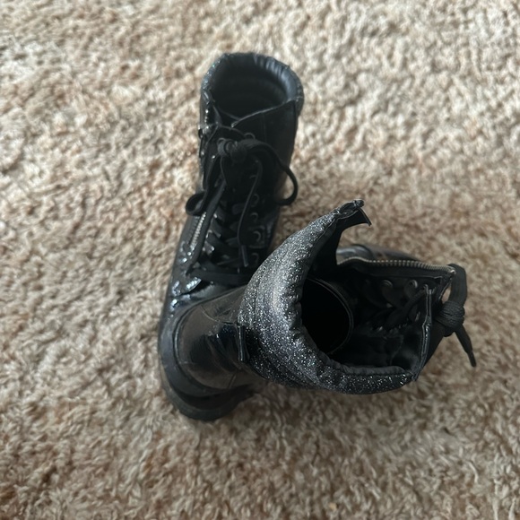 Girls - Picture 3 of 5